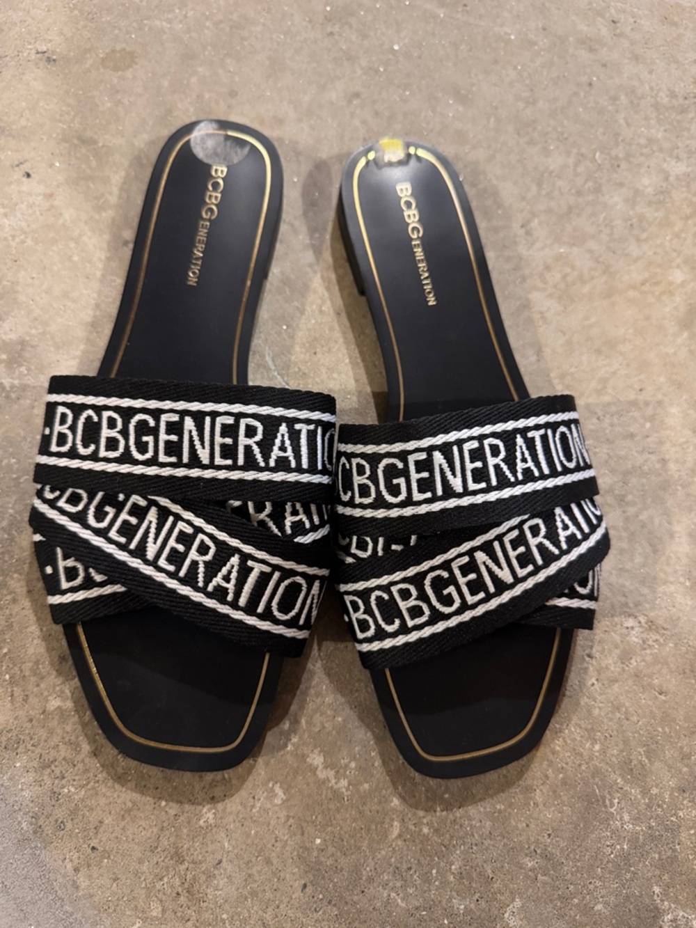 🦄🦄 BCBG GENERATION Black Logo Crisscross Slide Sandals
